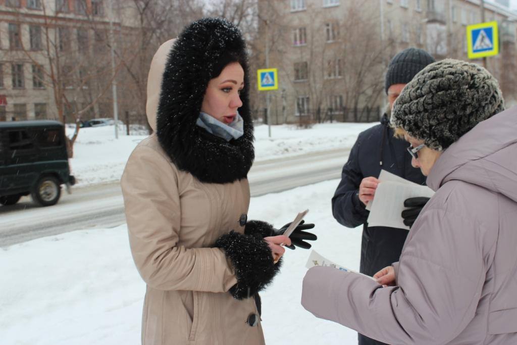 В Северске сотрудники полиции совместно с общественниками провели масштабное мероприятие по профилактике дистанционных мошенничеств В Северске сотрудники полиции совместно с общественниками провели масштабное мероприятие по профилактике дистанционных мошенничеств