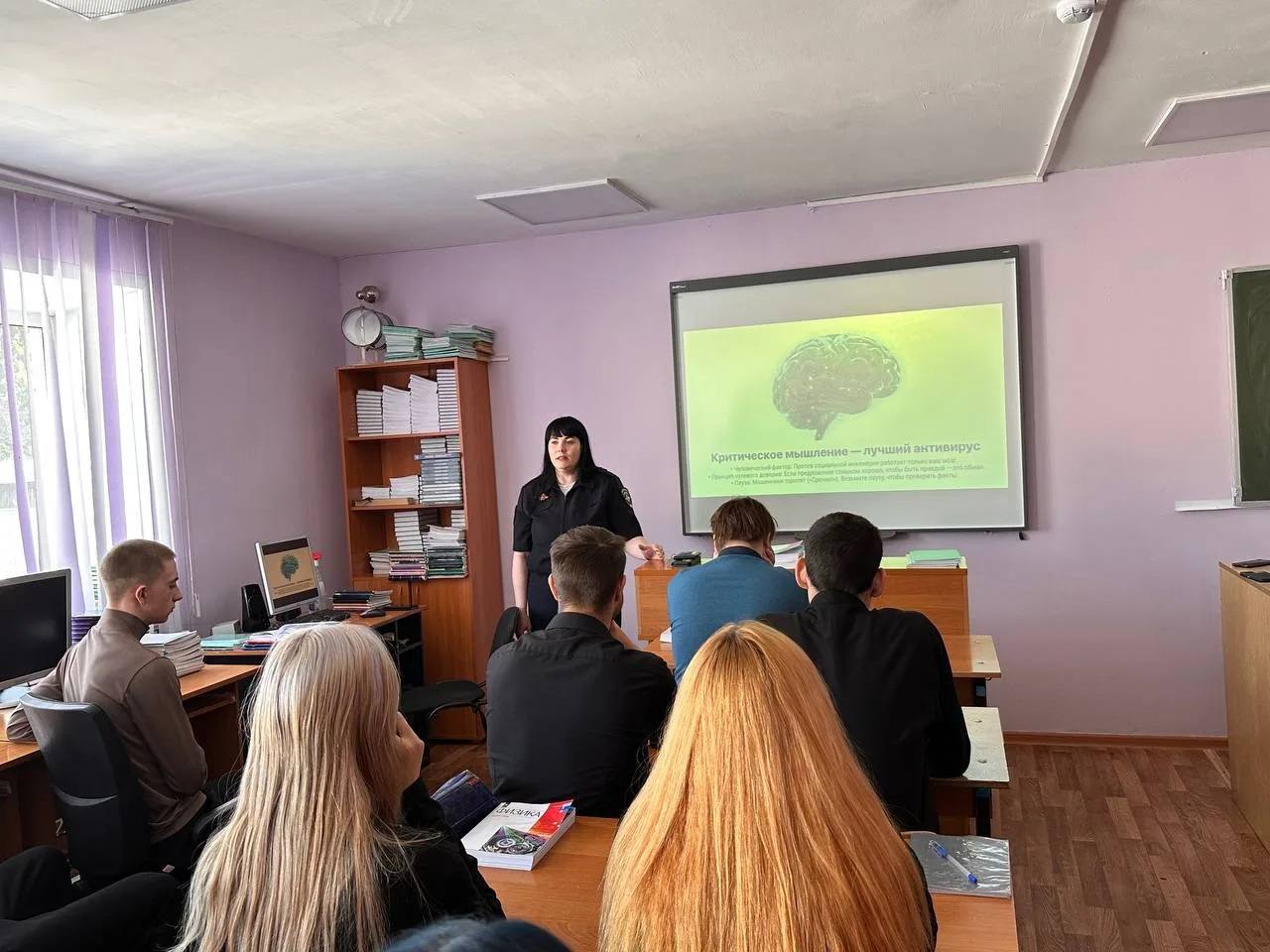 Начальник ОДН ОУУПиПДН ОМВД России по Колпашевскому району майор полиции Анастасия Маслова провела для студентов Колпашевского социально-промышленного колледжа мероприятие на тему «Уроки безопасности в сети Интернет» Начальник ОДН ОУУПиПДН ОМВД России по Колпашевскому району майор полиции Анастасия Маслова провела для студентов Колпашевского социально-промышленного колледжа мероприятие на тему «Уроки безопасности в сети Интернет»