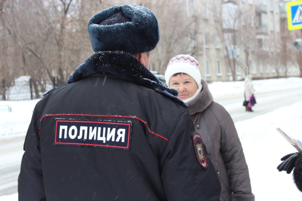 В Северске сотрудники полиции совместно с общественниками провели масштабное мероприятие по профилактике дистанционных мошенничеств В Северске сотрудники полиции совместно с общественниками провели масштабное мероприятие по профилактике дистанционных мошенничеств