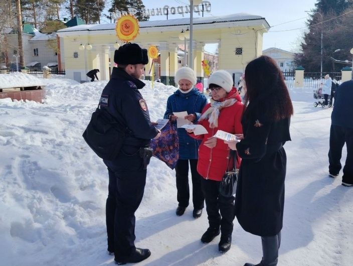 Накануне, сотрудники полиции УМВД России по ЗАТО г. Северск и представители Общественного совета провели комплекс профилактических бесед с посетителями Северского природного парка в рамках массового мероприятия «Праздник... Накануне, сотрудники полиции УМВД России по ЗАТО г. Северск и представители Общественного совета провели комплекс профилактических бесед с посетителями Северского природного парка в рамках массового мероприятия «Праздник...