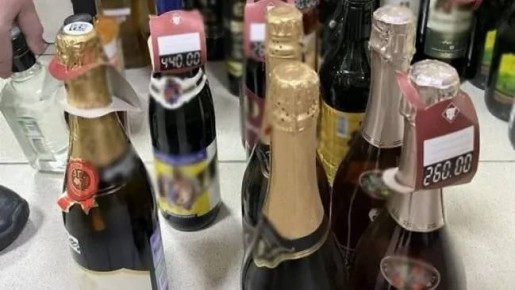 Полиция Томска изъяла 43 бутылки нелегального алкоголя в магазине на Карповском переулке