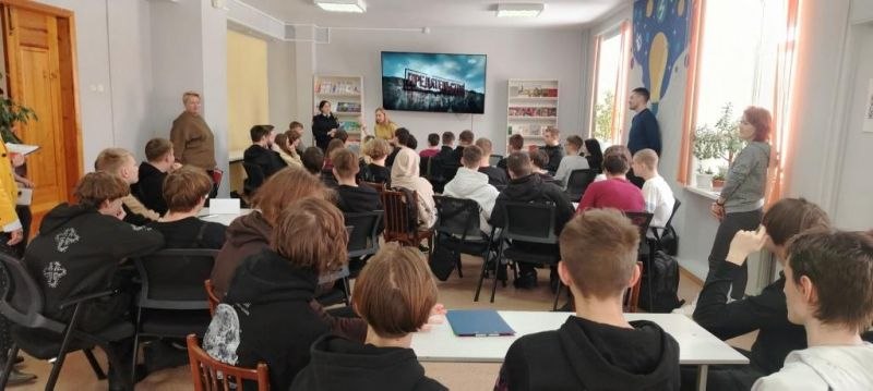 Инспектор группы информационного обеспечения Штаба УМВД России по ЗАТО г. Северск старший лейтенант внутренней службы Радмила Хрипунова приняла участие в профилактическом уроке «Твоя игра: точки невозврата» со студентами...