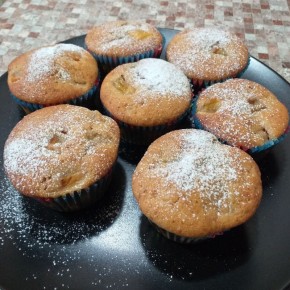 Вкусные кексы с хурмой и корицей: простой рецепт для домашних лакомств