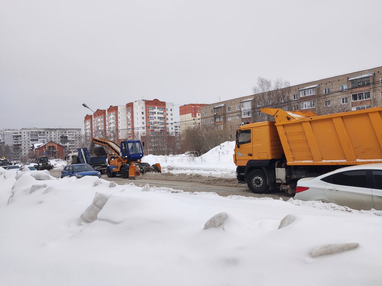 Дмитрий Махиня: Провел утром оперативное совещание с первым заместителем, главами районов и замдиректора САХа Дмитрий Махиня: Провел утром оперативное совещание с первым заместителем, главами районов и замдиректора САХа