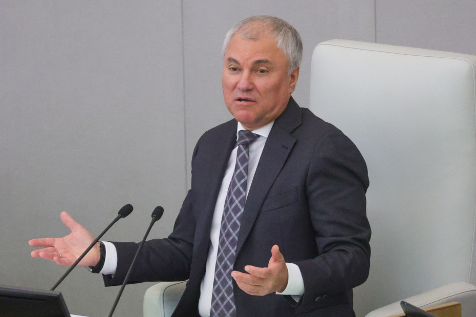 Володин призвал отменить инициативу Минздрава о цветах медицинской формы