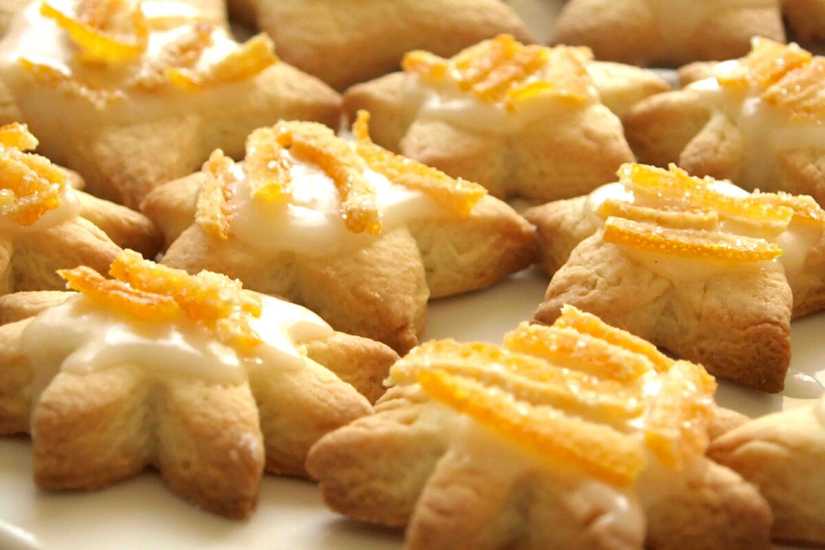 Нежное печенье с апельсиновым привкусом и сладкими цукатами