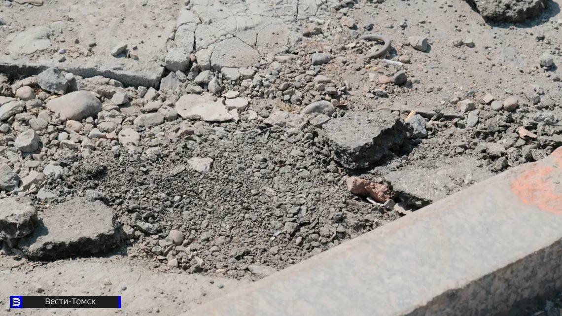 На ключевых улицах Томска устраняют дефекты холодными смесями
