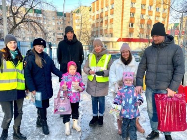 Вблизи одного из детских садов города Томска прошла традиционная акция «Родительский патруль», состав которого возглавили активные мамы дошколят совместно с Госавтоинспекцией