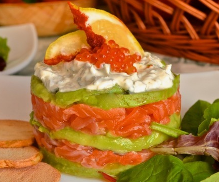 Лосось с авокадо: изысканная закуска для настоящих гурманов