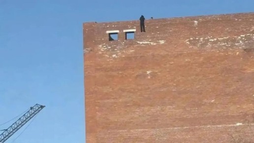 Томская прокуратура проверит недострой на Иркутском тракте, где играют дети