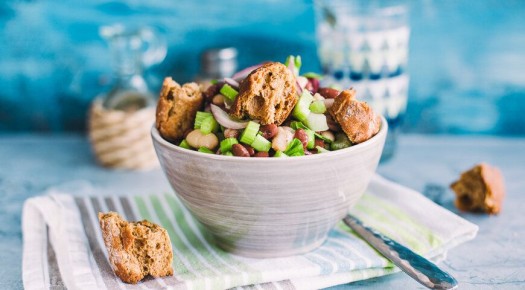 Легкий и вкусный салат с фасолью для постного стола