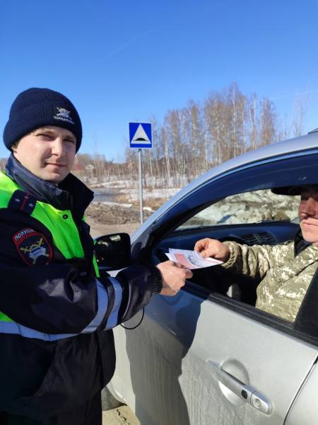 В Томской области полицейские совместно со студентами организовали профилактическую акцию по безопасности дорожного движения В Томской области полицейские совместно со студентами организовали профилактическую акцию по безопасности дорожного движения