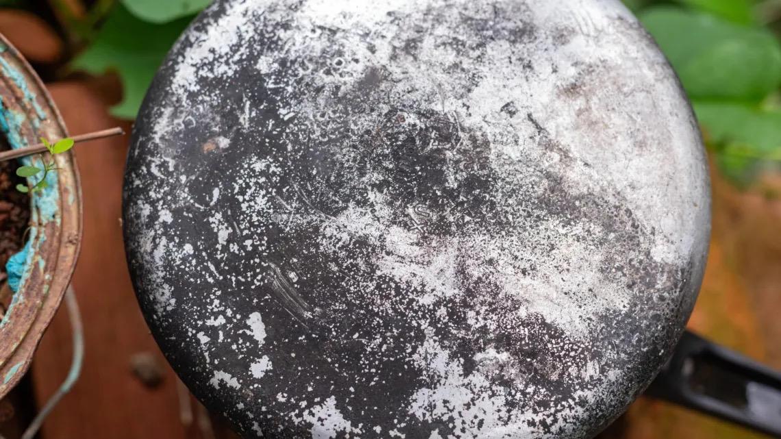 Как очистить пригоревшую кастрюлю до блеска: 5 простых способов