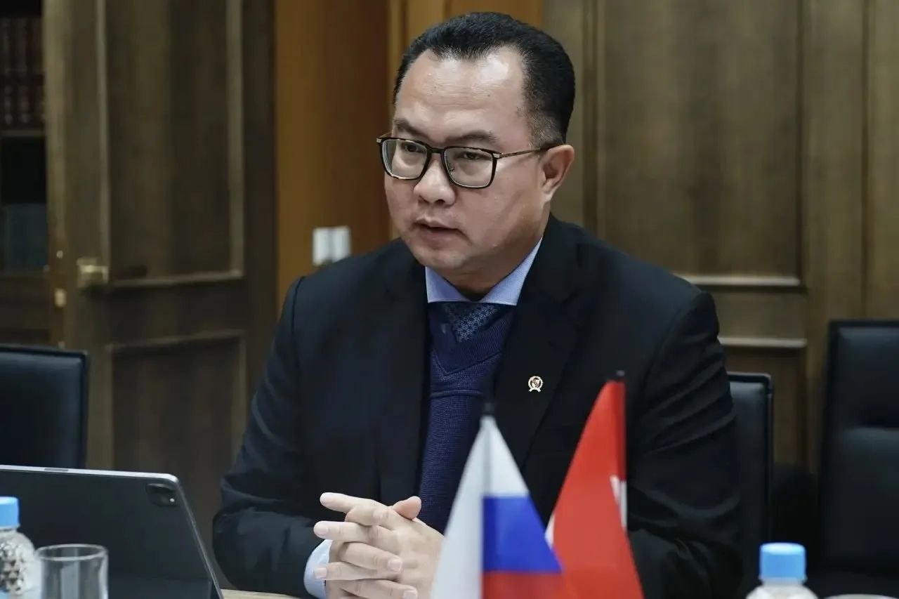 Замглавы Минобрнауки России Константин Могилевский провел встречу с руководителем Национального агентства по научным исследованиям и инновациям Республики Индонезии (BRIN) Арифом Сатрией Замглавы Минобрнауки России Константин Могилевский провел встречу с руководителем Национального агентства по научным исследованиям и инновациям Республики Индонезии (BRIN) Арифом Сатрией