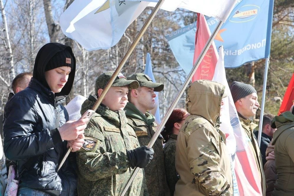 Владимир Мазур: Вместе с поисковиками и ветеранами боевых действий открыли сегодня в Лагерном саду региональную «Вахту памяти» Владимир Мазур: Вместе с поисковиками и ветеранами боевых действий открыли сегодня в Лагерном саду региональную «Вахту памяти»