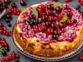Летний вкус: двухслойный пирог с творожной начинкой и ягодами