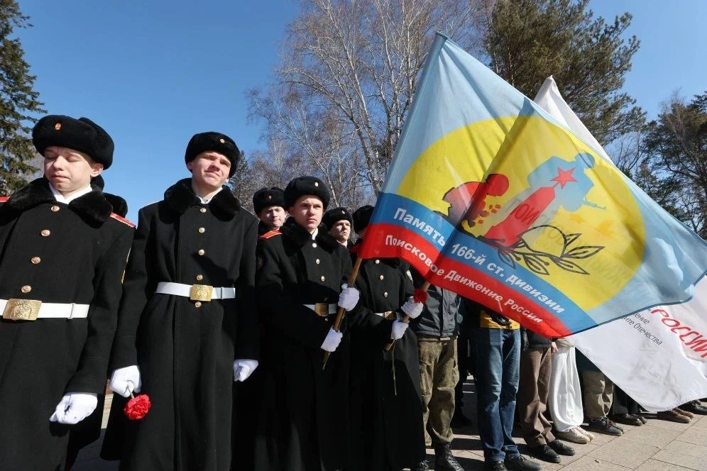 Владимир Мазур: Вместе с поисковиками и ветеранами боевых действий открыли сегодня в Лагерном саду региональную «Вахту памяти» Владимир Мазур: Вместе с поисковиками и ветеранами боевых действий открыли сегодня в Лагерном саду региональную «Вахту памяти»