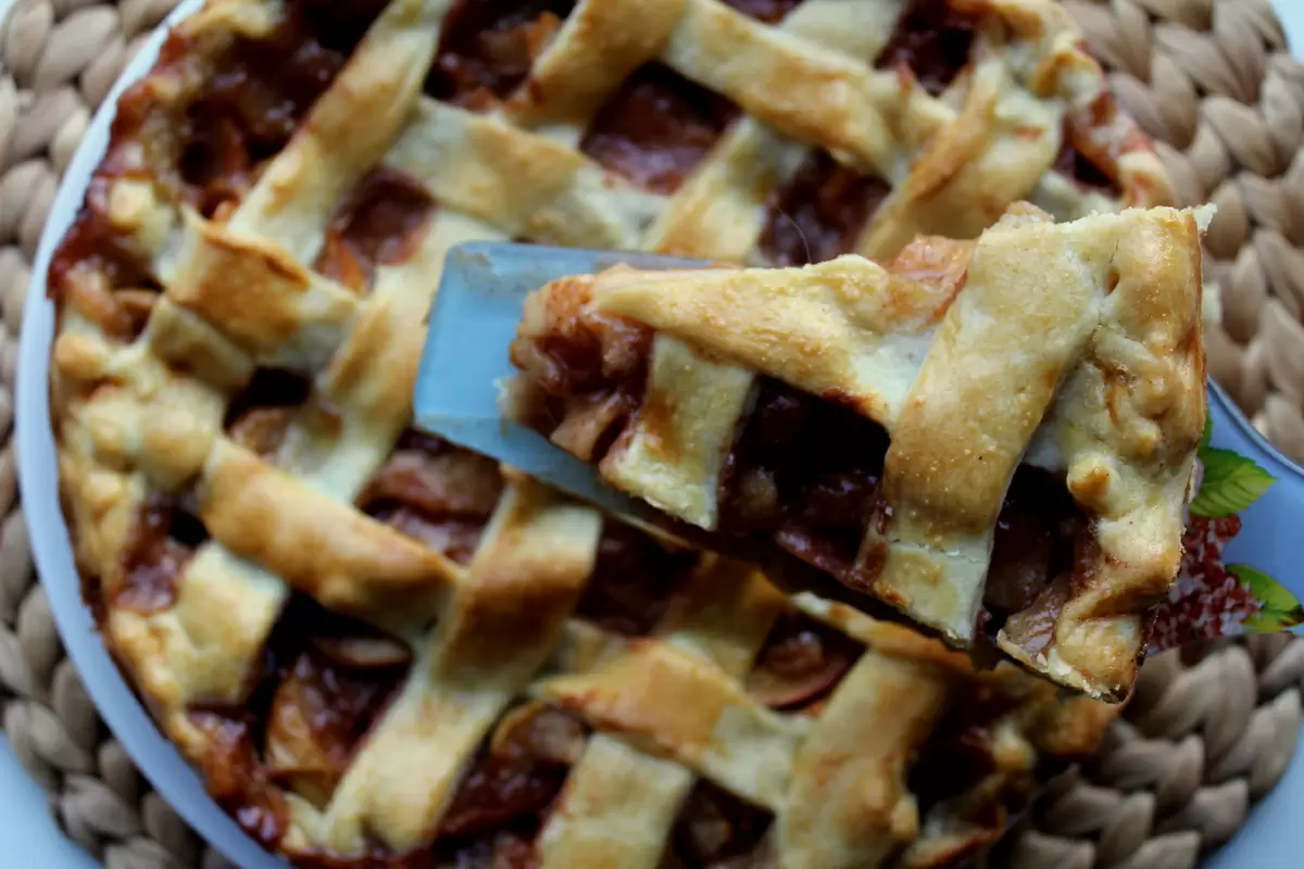 Яблочный пирог с карамельной начинкой: секреты идеального десерта