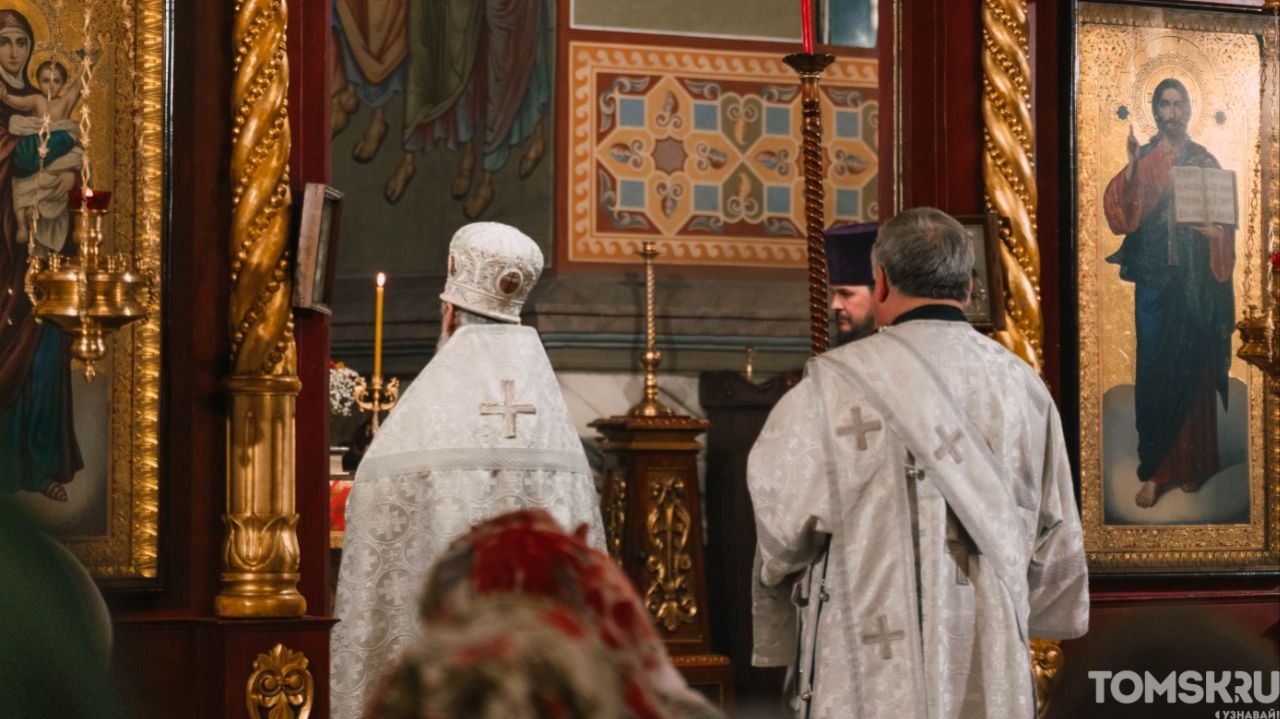Пасхальную ночь в Томске встретили сотни горожан — в храмах прошли праздничные богослужения, крестные ходы и литургии Пасхальную ночь в Томске встретили сотни горожан — в храмах прошли праздничные богослужения, крестные ходы и литургии
