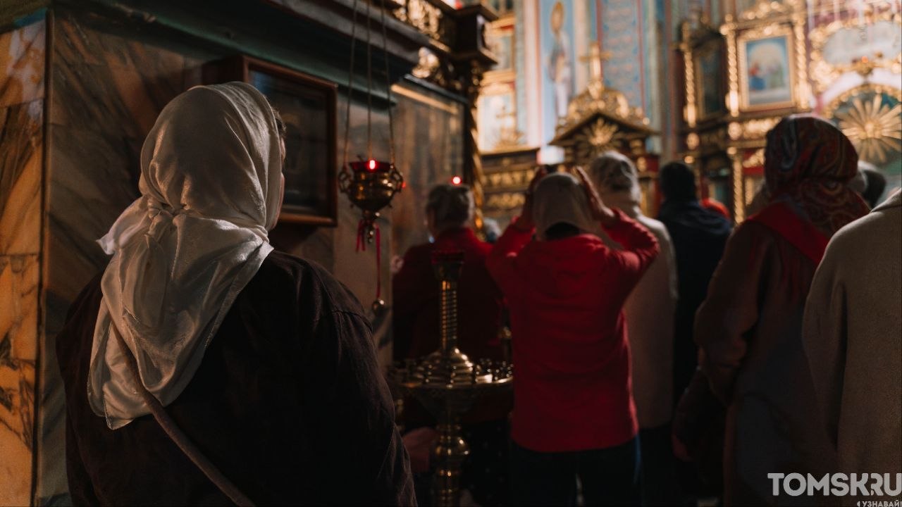 Пасхальную ночь в Томске встретили сотни горожан — в храмах прошли праздничные богослужения, крестные ходы и литургии Пасхальную ночь в Томске встретили сотни горожан — в храмах прошли праздничные богослужения, крестные ходы и литургии