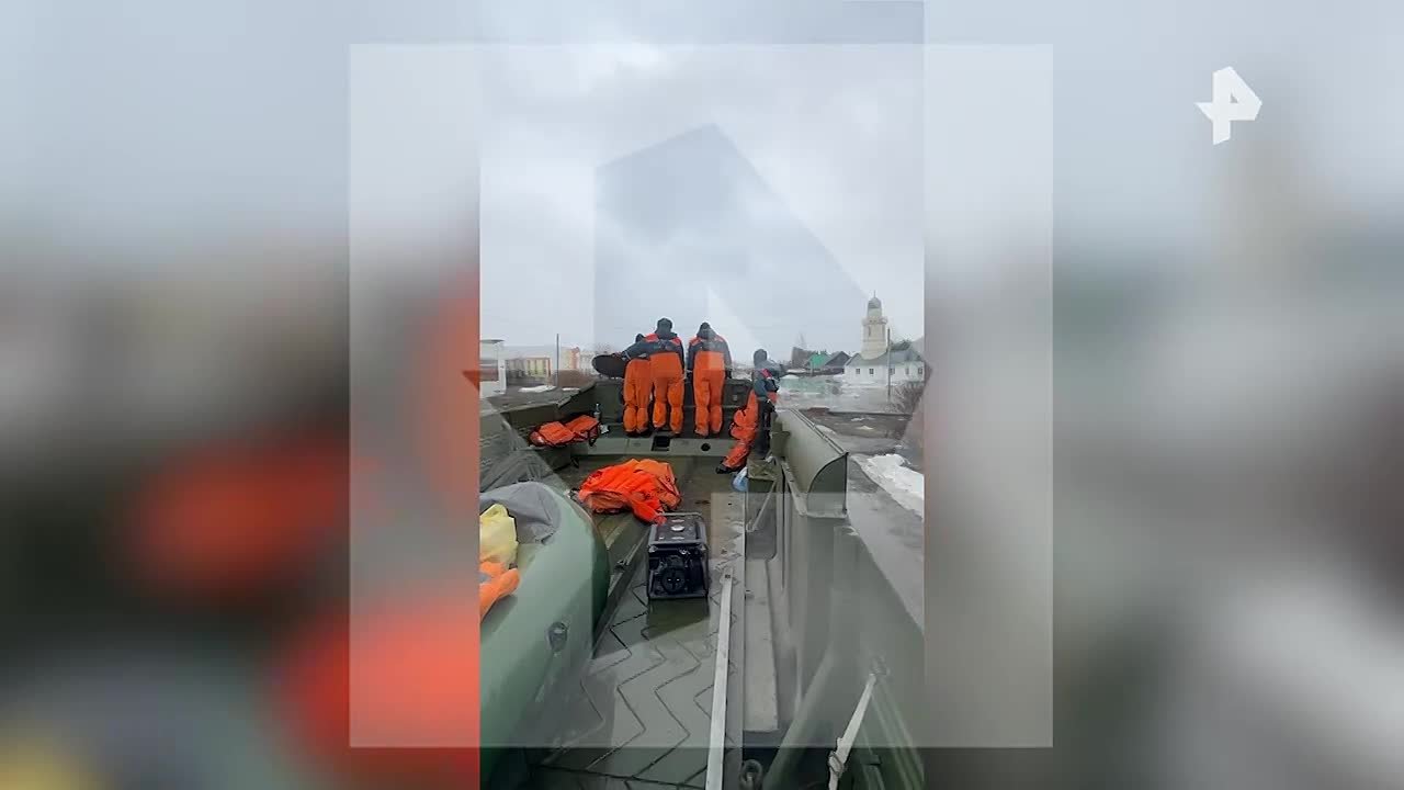 Деревню Черная речка затопило в Томской области — жителям оказывается экстренная помощь, сообщили в региональном МЧС