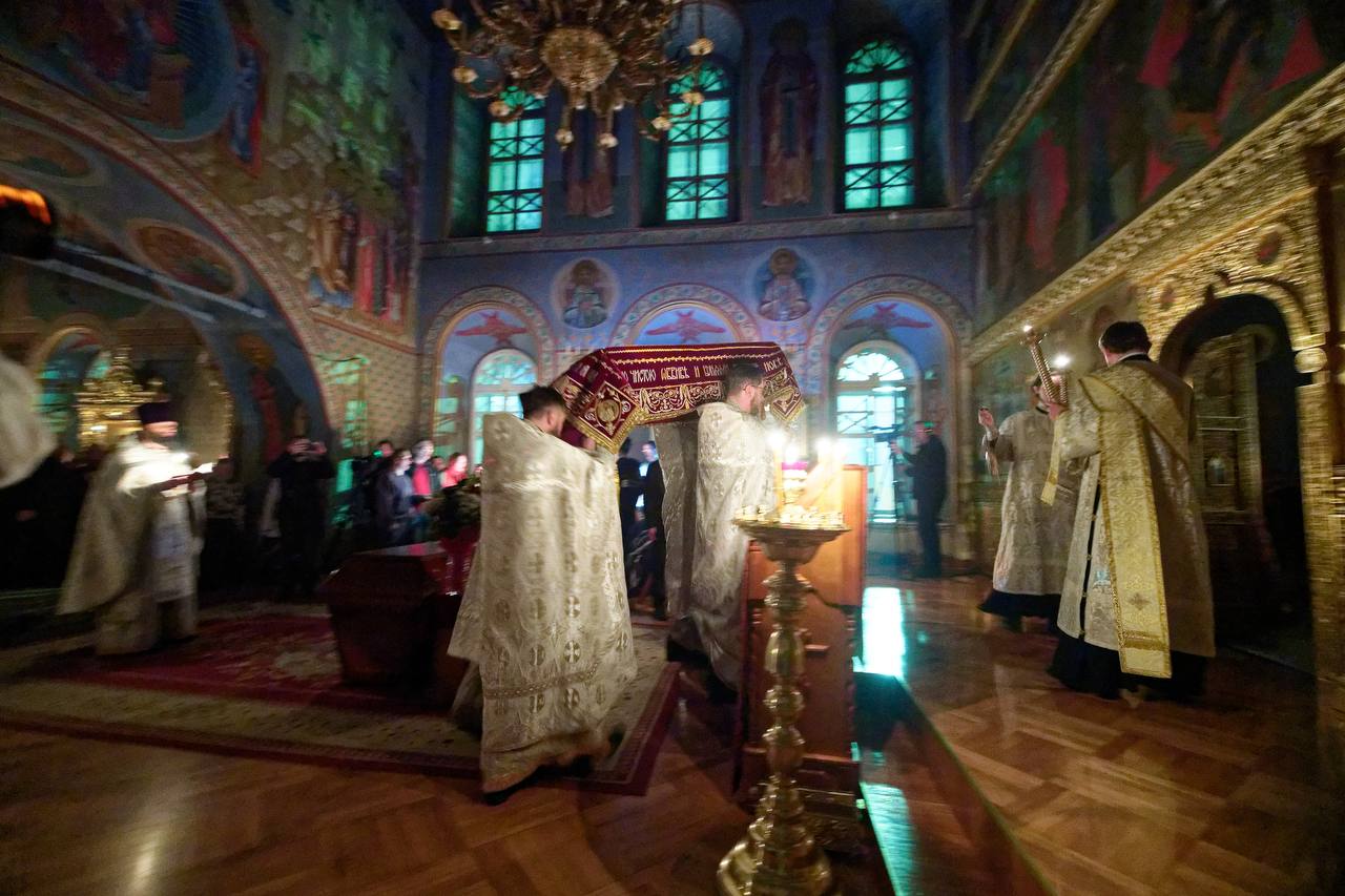 Дмитрий Махиня: Ночью посетил праздничную пасхальную службу в Богоявленском соборе Дмитрий Махиня: Ночью посетил праздничную пасхальную службу в Богоявленском соборе