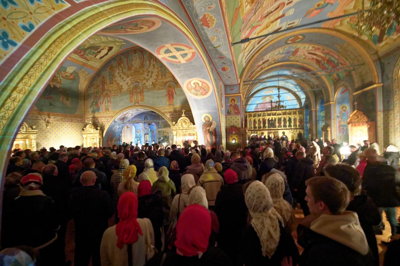 Дмитрий Махиня: Ночью посетил праздничную пасхальную службу в Богоявленском соборе Дмитрий Махиня: Ночью посетил праздничную пасхальную службу в Богоявленском соборе