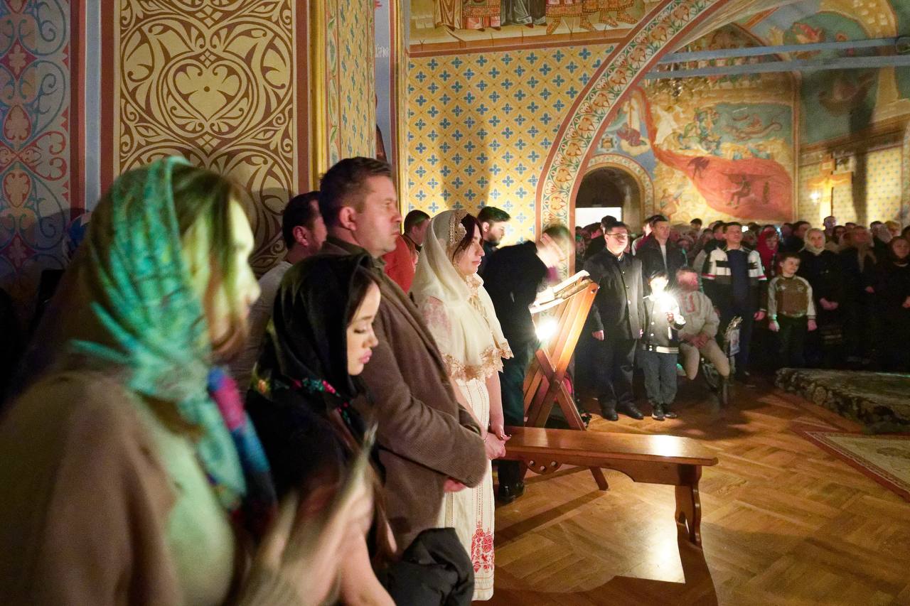 Дмитрий Махиня: Ночью посетил праздничную пасхальную службу в Богоявленском соборе Дмитрий Махиня: Ночью посетил праздничную пасхальную службу в Богоявленском соборе