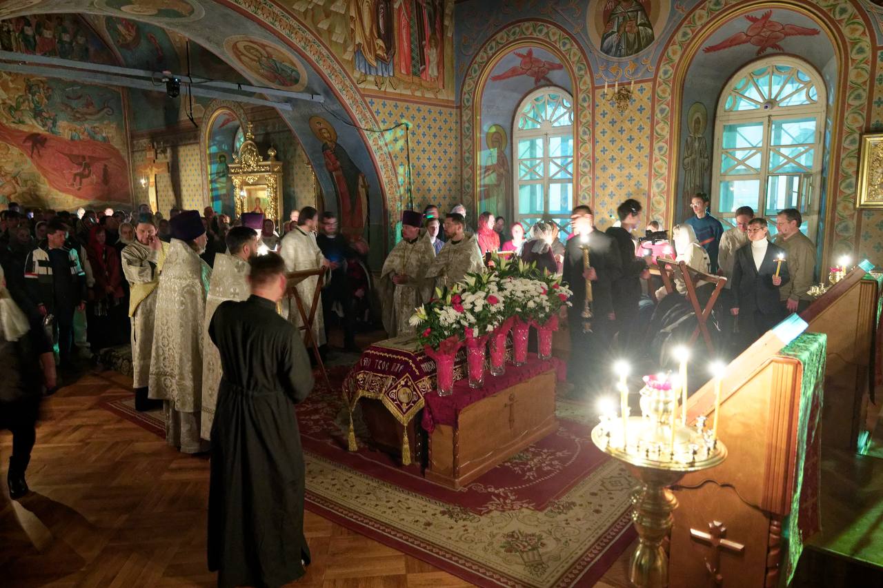 Дмитрий Махиня: Ночью посетил праздничную пасхальную службу в Богоявленском соборе Дмитрий Махиня: Ночью посетил праздничную пасхальную службу в Богоявленском соборе