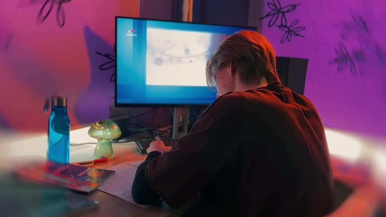 Дмитрий Махиня: Уважаемые томичи!. Поздравляю вас с Днем космонавтики! Томск находится далеко от космодромов и центров подготовки космонавтов, но это никогда не мешало нашим ученым, инженерам и летчикам быть в авангарде...