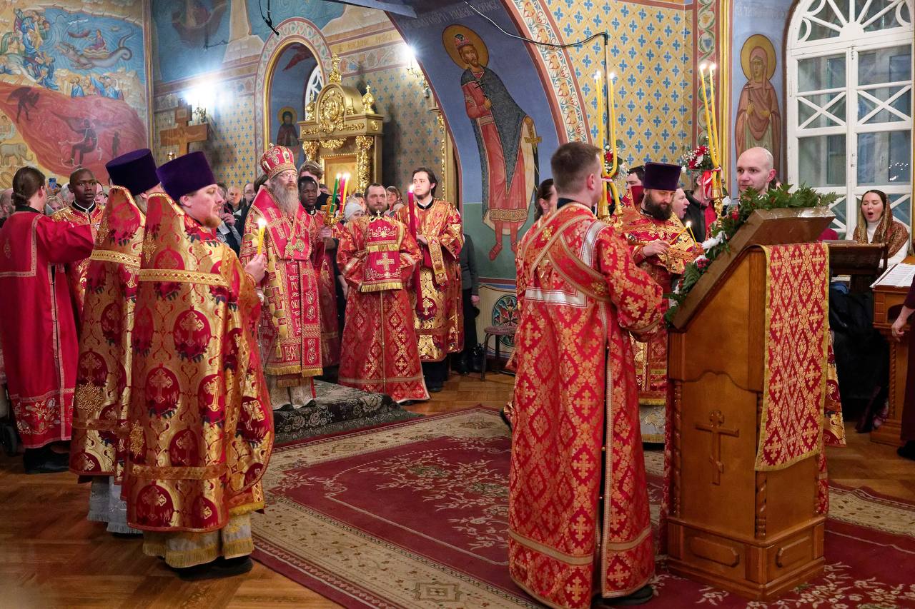 Дмитрий Махиня: Ночью посетил праздничную пасхальную службу в Богоявленском соборе Дмитрий Махиня: Ночью посетил праздничную пасхальную службу в Богоявленском соборе