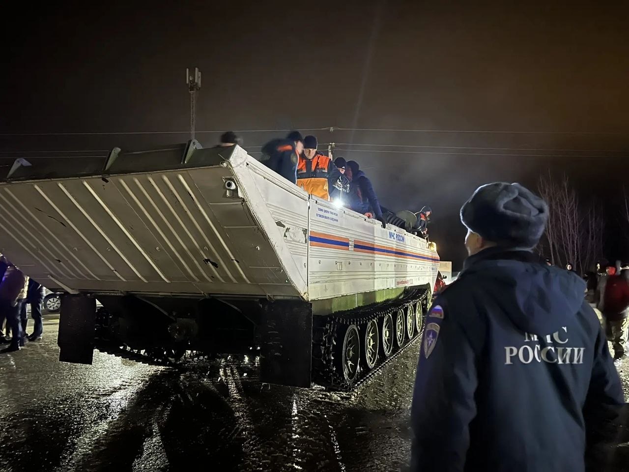 Владимир Мазур: На этот час в Чёрной речке эвакуировано 13 человек, которых разместили в пункте временного размещения в Кисловке Владимир Мазур: На этот час в Чёрной речке эвакуировано 13 человек, которых разместили в пункте временного размещения в Кисловке