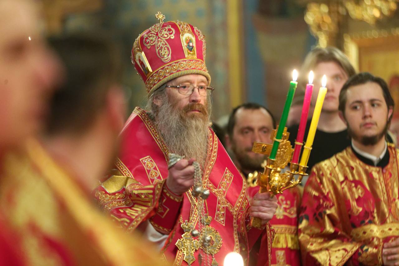 Дмитрий Махиня: Ночью посетил праздничную пасхальную службу в Богоявленском соборе Дмитрий Махиня: Ночью посетил праздничную пасхальную службу в Богоявленском соборе