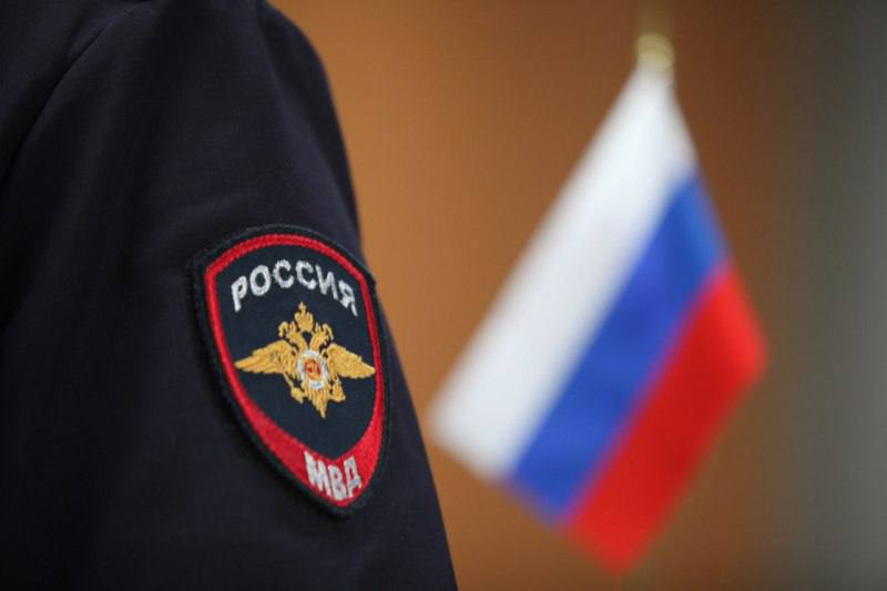 Полицейские несут службу в зонах подтопления