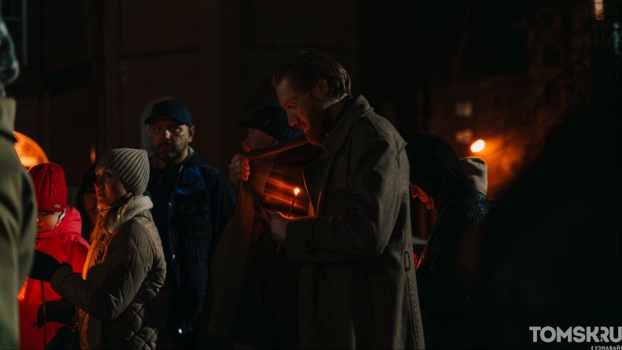Пасхальную ночь в Томске встретили сотни горожан — в храмах прошли праздничные богослужения, крестные ходы и литургии Пасхальную ночь в Томске встретили сотни горожан — в храмах прошли праздничные богослужения, крестные ходы и литургии