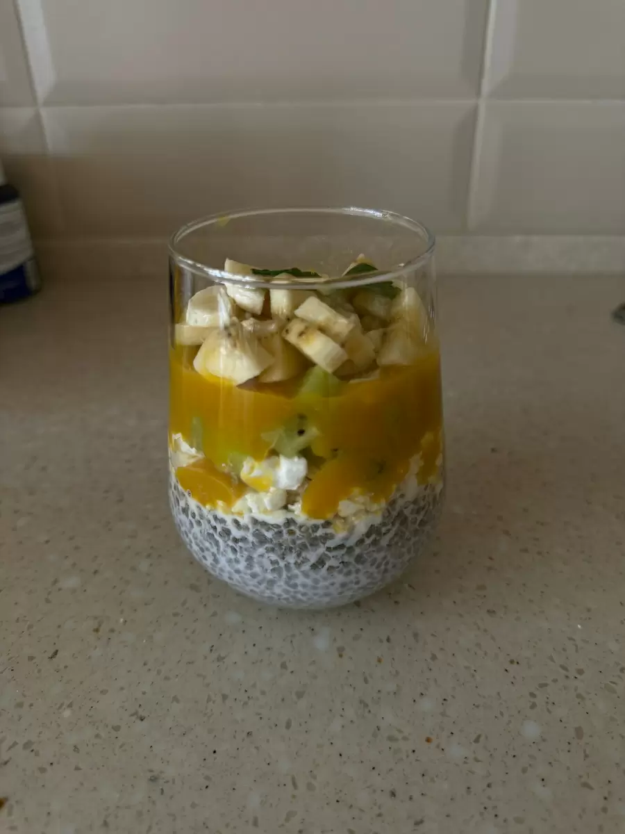 Витаминный парад: чиа-пудинг с творогом и фруктами - легкий старт для дня