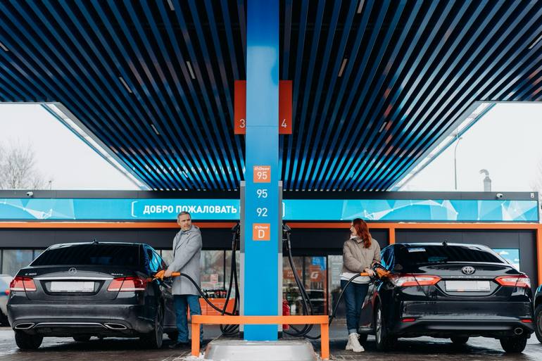 «Газпром нефть» продолжает расширять сеть АЗС: в 2025 году компания открыла 36 новых станций, и общее число выросло до 1585 «Газпром нефть» продолжает расширять сеть АЗС: в 2025 году компания открыла 36 новых станций, и общее число выросло до 1585