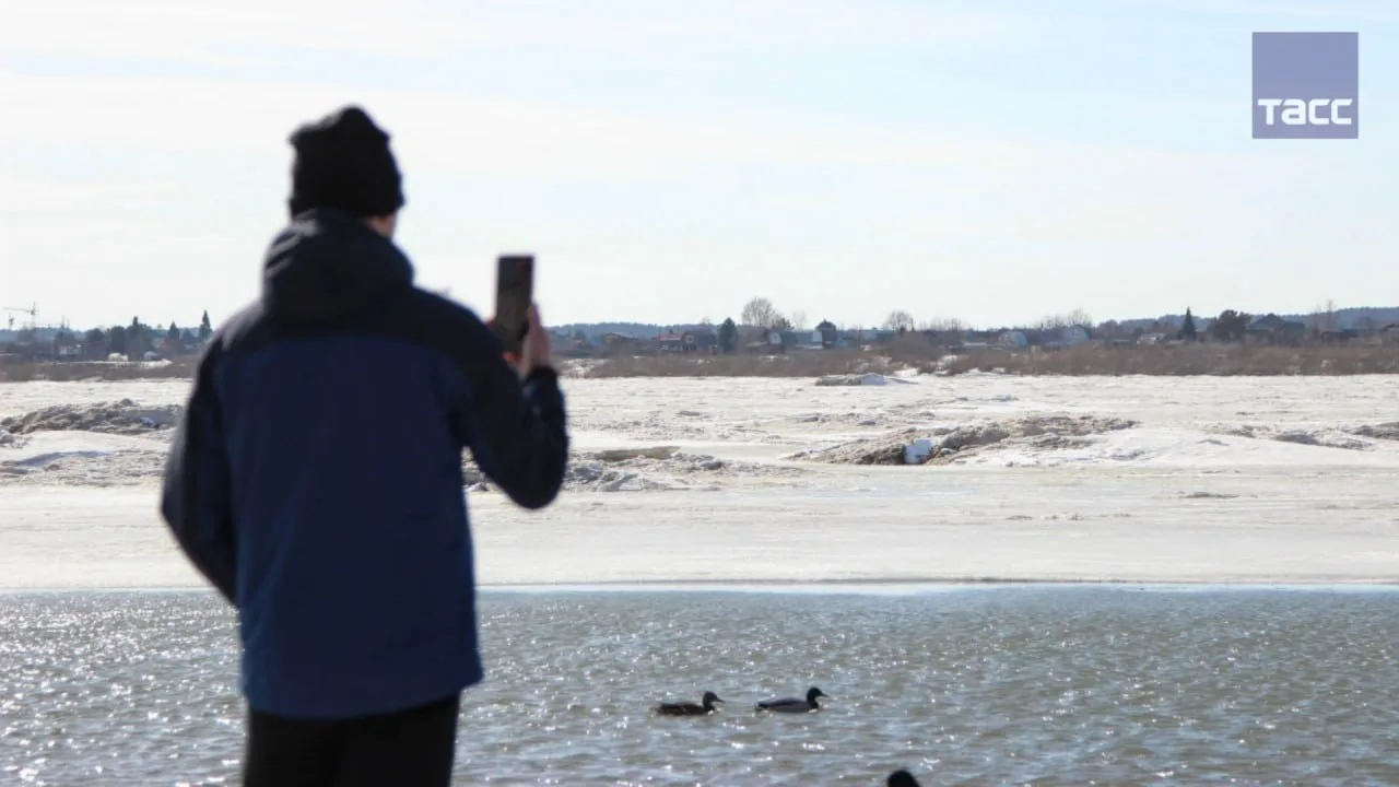 Похолодание до -17 °C, осадки и усиление ветра до 18 м/с ожидаются в среду в ряде регионов Сибири, сообщили региональные ЦГМС