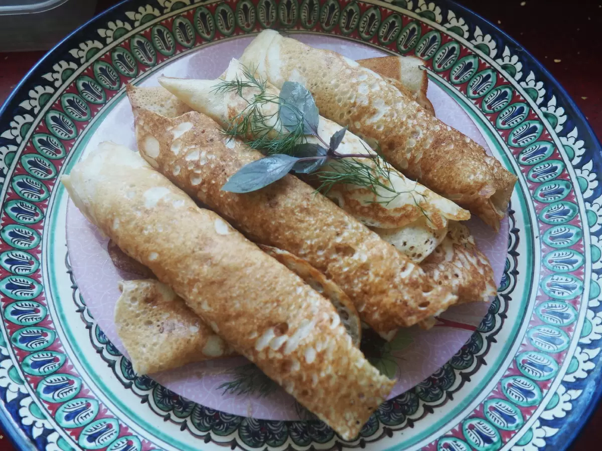 Легкость в каждом укусе: блинчики с капустной начинкой