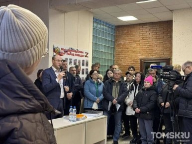 ЧС, взрывы льда и выплаты. Более 100 человек пришли на встречу по поводу Черной Речки, где обсудили последствия паводка