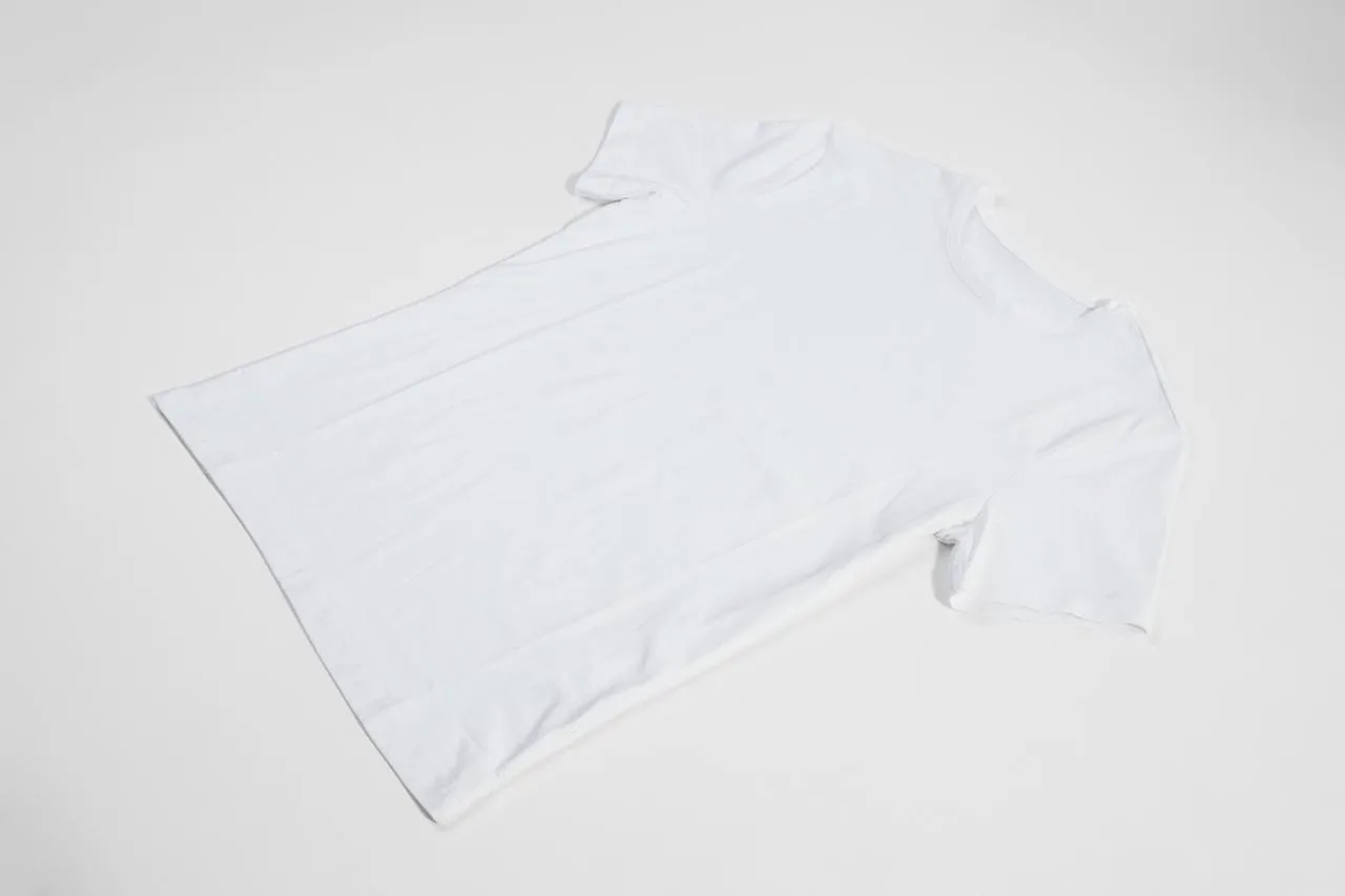 Как спасти белые вещи: почему обычный порошок не справляется с пятнами от пота