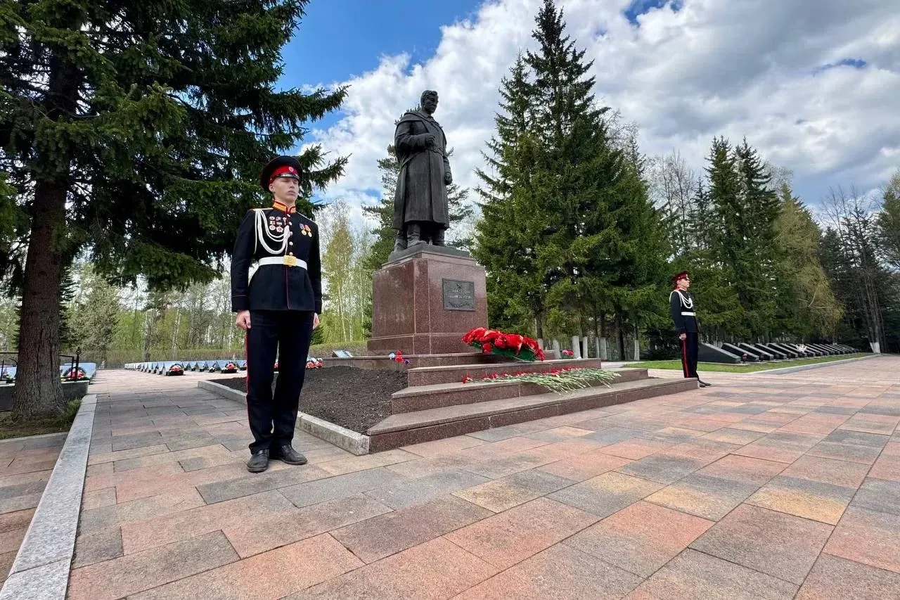 Дмитрий Махиня: Принял участие в общегородской панихиде на Южном мемориальном кладбище