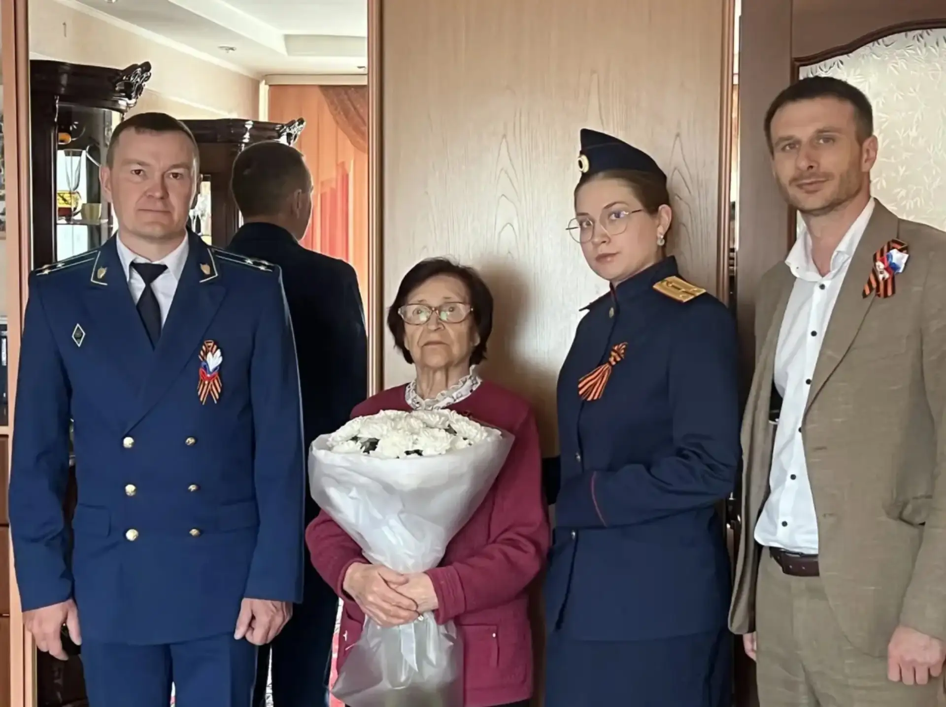 Сотрудники следственного управления СК России по Томской области чествуют героев Великой Победы Сотрудники следственного управления СК России по Томской области чествуют героев Великой Победы