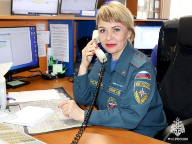 Томский диспетчер пожарной связи завершила карьеру после 27 лет службы
