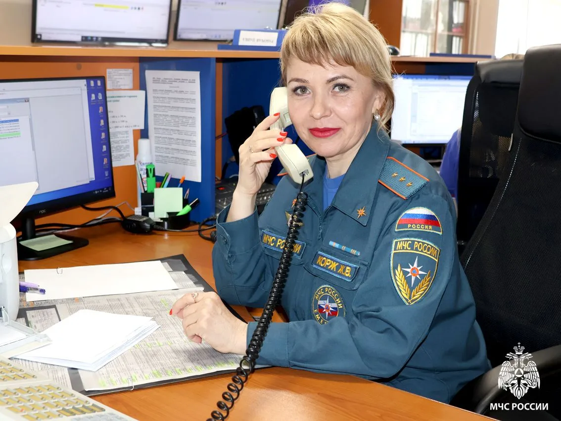 Томский диспетчер пожарной связи завершила карьеру после 27 лет службы