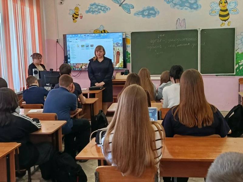В рамках акции «Подросток и здоровье», старший инспектор ПДН ОУУПиПДН ОМВД России по Кривошеинскому району майор полиции Татьяна Береснева встретилась со школьниками Кривошеинской средней школы В рамках акции «Подросток и здоровье», старший инспектор ПДН ОУУПиПДН ОМВД России по Кривошеинскому району майор полиции Татьяна Береснева встретилась со школьниками Кривошеинской средней школы