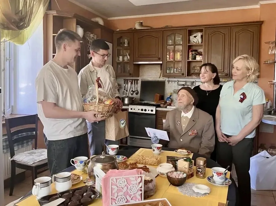 ВСЕРОССИЙСКАЯ АКЦИЯ «В ГОСТИ К ВЕТЕРАНУ» ШАГАЕТ ПО СТРАНЕ В Чеченской Республике в этом году, как и в прошлом, ветеранов, участников Великой Отечественной войны и тружеников тыла поздравили во всех городах и муниципальных... ВСЕРОССИЙСКАЯ АКЦИЯ «В ГОСТИ К ВЕТЕРАНУ» ШАГАЕТ ПО СТРАНЕ В Чеченской Республике в этом году, как и в прошлом, ветеранов, участников Великой Отечественной войны и тружеников тыла поздравили во всех городах и муниципальных...