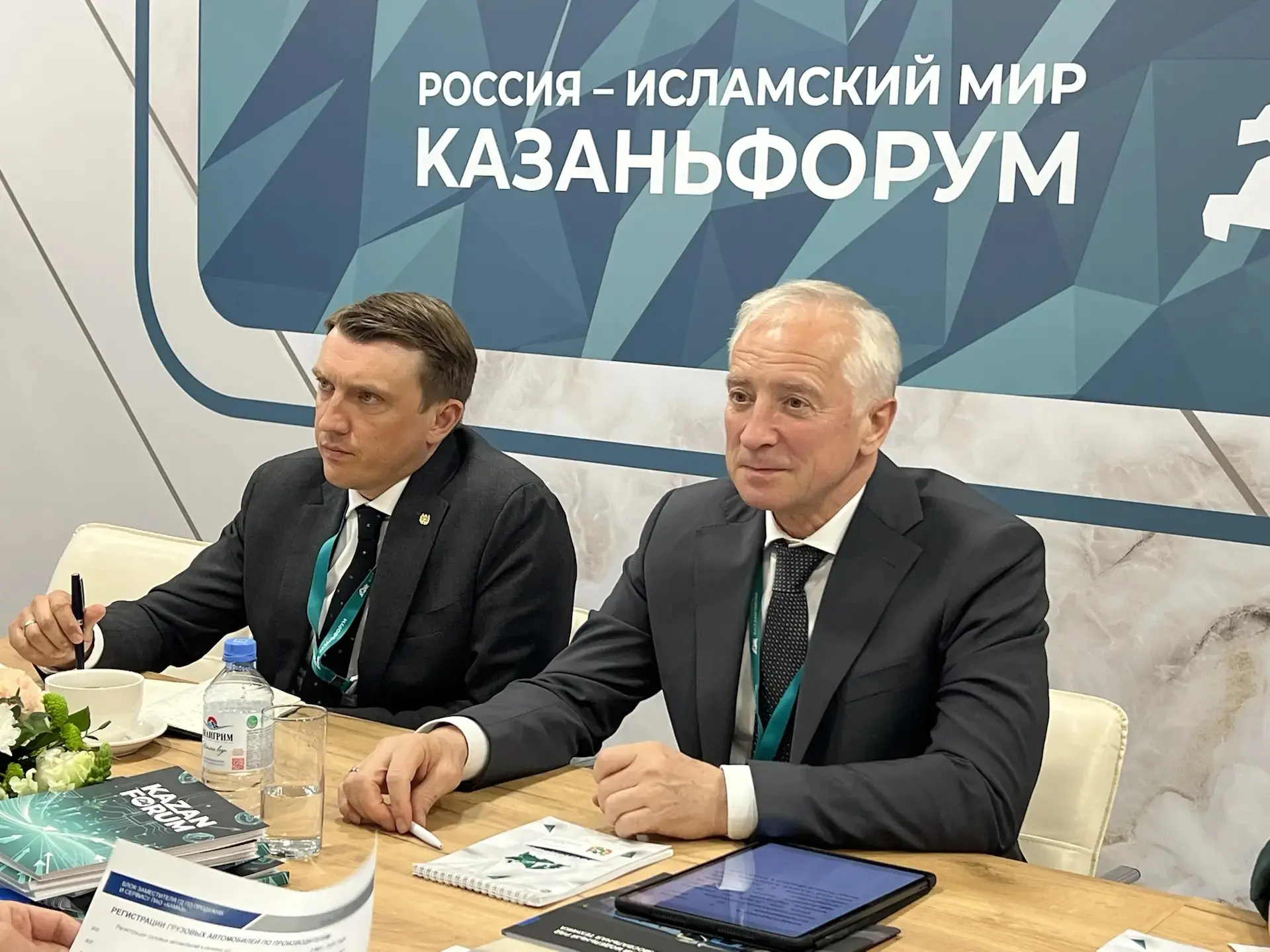 Владимир Мазур: На XVII Международном экономическом форуме «Россия - Исламский мир: КазаньФорум» встретились с заместителем генерального директора ПАО «Камаз» Антоном Викторовичем Сарайкиным