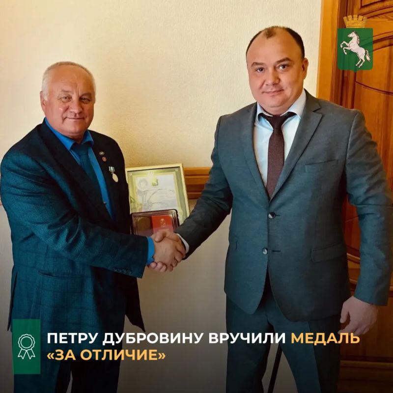 Сегодня заместителю председателя Томского регионального Российского Союза ветеранов Петру Дубровину вручили медаль «За отличие» за многолетний добросовестный труд, активную жизненную позицию, большой вклад в развитие...