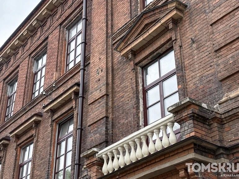У школы №3 в Томске продолжается большой капремонт У школы №3 в Томске продолжается большой капремонт